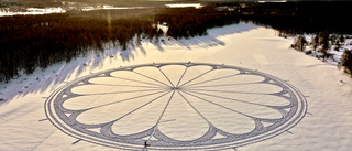 Snökonsten tar form under många timmars trampande