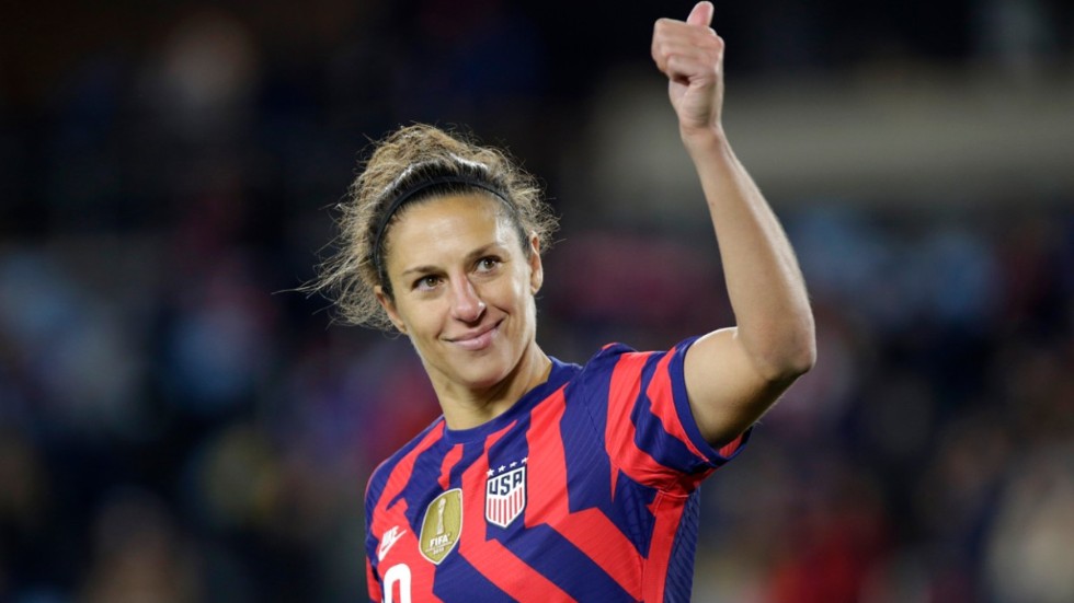 Carli Lloyd tackar fansen efter sitt sista framträdande i USA:s landslag.