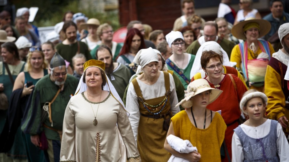 Även nästa år kommer det att kosta pengar att besöka Medeltidsveckan. Festivalpasset behålls för att ge veckan en stabilare ekonomisk grund.