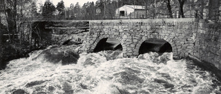 Vårfloden drog med sig Hällestadsbron 1951