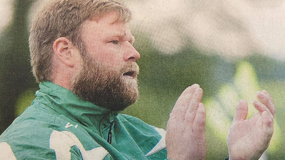 Kuriren för 10 år sedan: Johan LIndén firar att hans Julita tog säsongens första seger mot Julita.