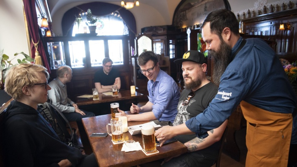 Elmer Eklund, Marcus Heine och Marcus Tein är glada över att restaurangerna nu får hålla öppet längre.