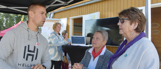 "Här pratar vi demokrati med medborgarna"