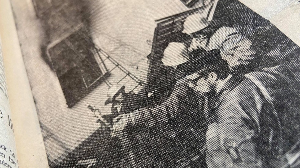 Kuriren för 50 år sedan: Ännu på tisdagsförmiddagen kunde man inte gå in i den brunna byggnaden i Malmköping och leta efter de fem omkomna.