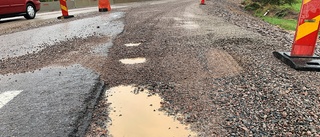 Regnet gör stora hålor i vägen • Trafikverket fick göra blixtutryckning • "Störde trafiken"