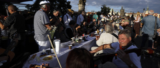 Tjecker gick på avskedsfest för viruset