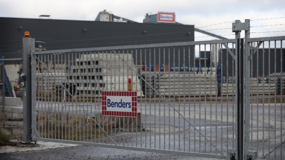 Branden i Benders lokaler släcktes inom en halvtimme från att larmet inkom.