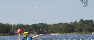 Bollsport med kajak på sommarlovet