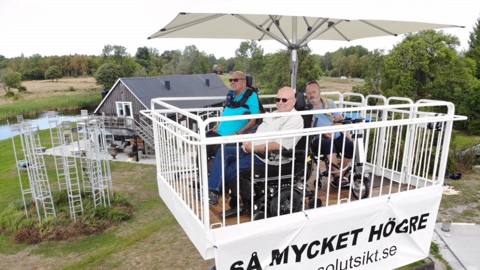 Nio meter upp i luften. Roland Sundelin tror att fem rullstolar skulle få plats på balkongen.