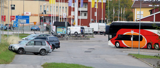 Stopp för bilar på stationsområdet - under natten