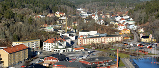 De tar över i hamnen och på turistbyrån