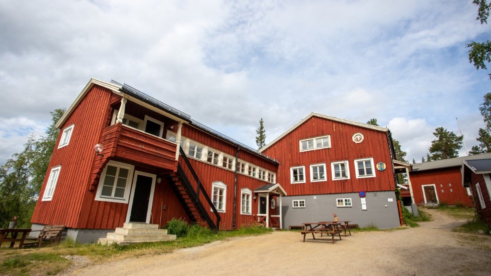 Bilägaren fick sova på fjällstationen i Kvikkjokk.