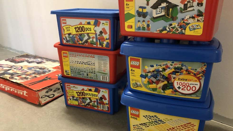 En större mängd stöldgods, bland annat Lego för flera tusen kronor, som troligen kommer från den senaste tidens källarinbrott, beslagtogs av Enköpingspolisen efter en husrannsakan. 