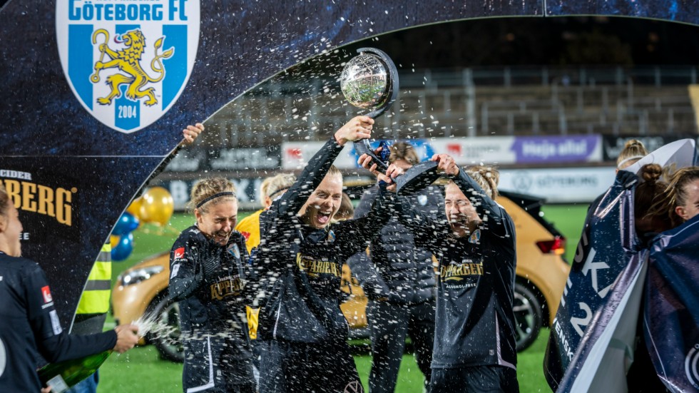 För två månader sedan lyfte Göteborg FC-spelarna Emma Kullberg, Stina Blackstenius och Filippa Angedal SM-pokalen för första gången i föreningens historia. Frågan är under vilket namn klubben kommer att spela 2021?