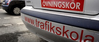 Trafikläraren rattfull och körskolans bil oskattad!