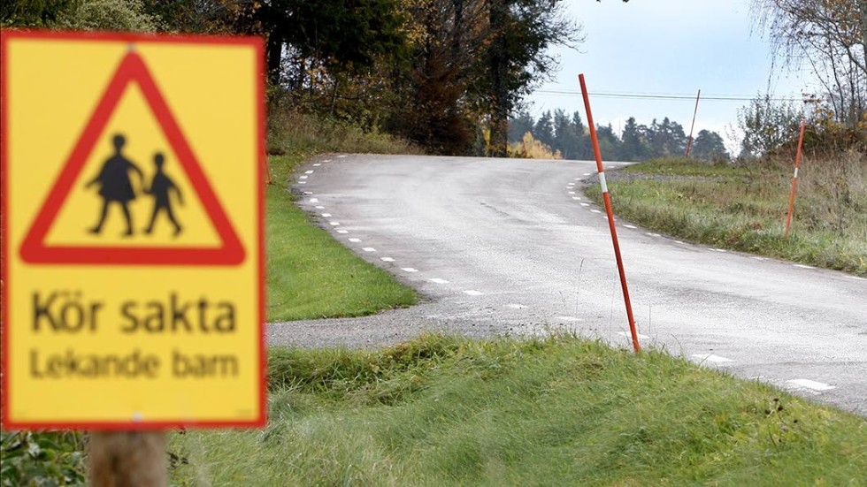 Att det finns vägföreningar när det gäller enskilda grusvägar på landet är förståeligt men inte när det gäller allmänna gator i vissa av kommunens villakvarter, skriver Hans Nilsson ordförande i Vånga kyrkbys samfällighetsförening.