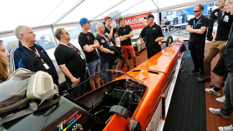 Regerande mästare. Mikael Kågered är på plats på Tierp Arena för att ta nya steg mot en ny EM-titel i värstingklassen Top Fuel.