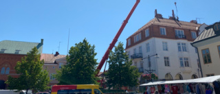 Jättekran mitt i centrum väcker nyfkenhet