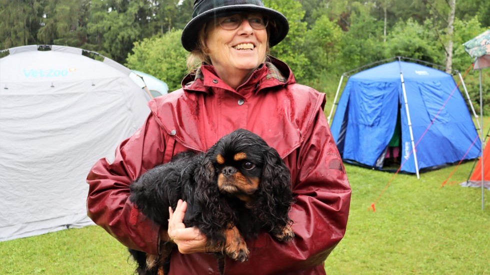 Nette Norström med sin hund Lucky.