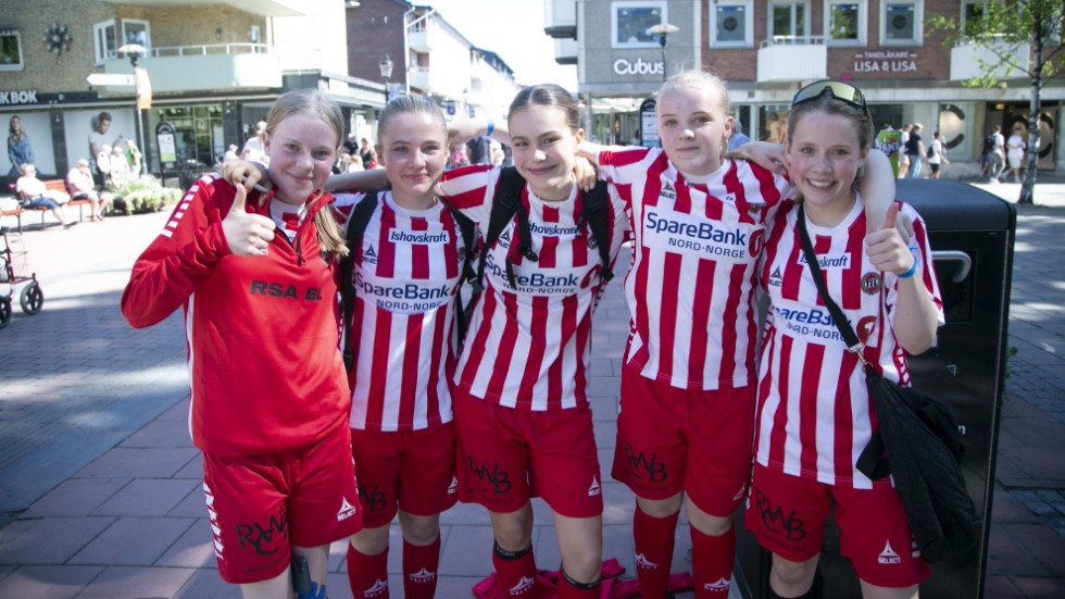 14-åringarna Othelie Berglund Hansen, Erle Vestgård, Alma Elea Gamst Harila, Silje Resvoll och Nannah Klo, Tromsö IL, älskar Piteå Summer Games. "Det är väldigt kul och så är det roligt att möta nya lag och inte bara de från Tromsö. Och så har vi badat på Hamnviken."