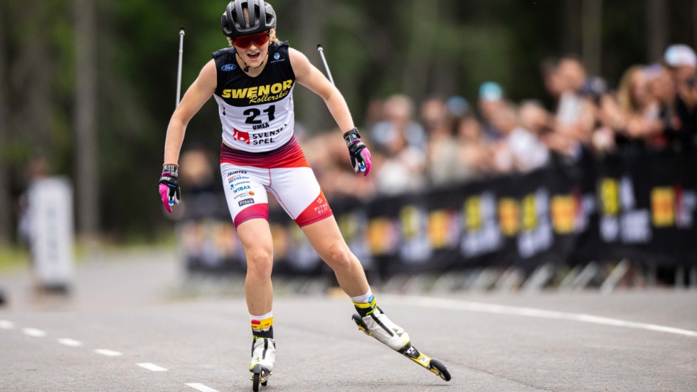 Lisa Eriksson går i mål som svensk mästare.