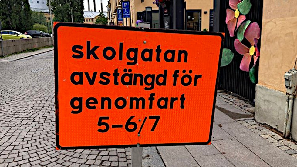 En del av Skolgatan vid Knäppingsborg stängs av för genomfart ett par dagar.