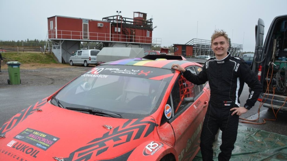 Fint genrep. Viktor Johansson, Tvärån laddar för SM i Arvika nästa helg och imponerade stort i Racingspecialen i Piteå på söndag med sin superbil.