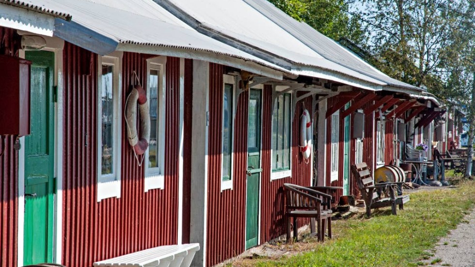 Insändarskribenterna vill att sjöbodarna vid Femörekanalen ska stå kvar på sina platser. Arkivbild