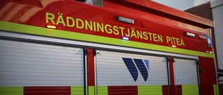 Larm om brand i hus – inringare ser rök och lågor