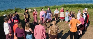 Nu spelas det åter teater vid älvens strand