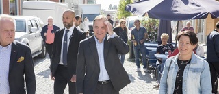 När bomben briserat tog Löfven en promenad