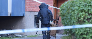 Explosion i trapphus • Polisen: "Det har varit en kraftig detonation" • Bombskyddet har säkrat platsen • Ung man anhållen