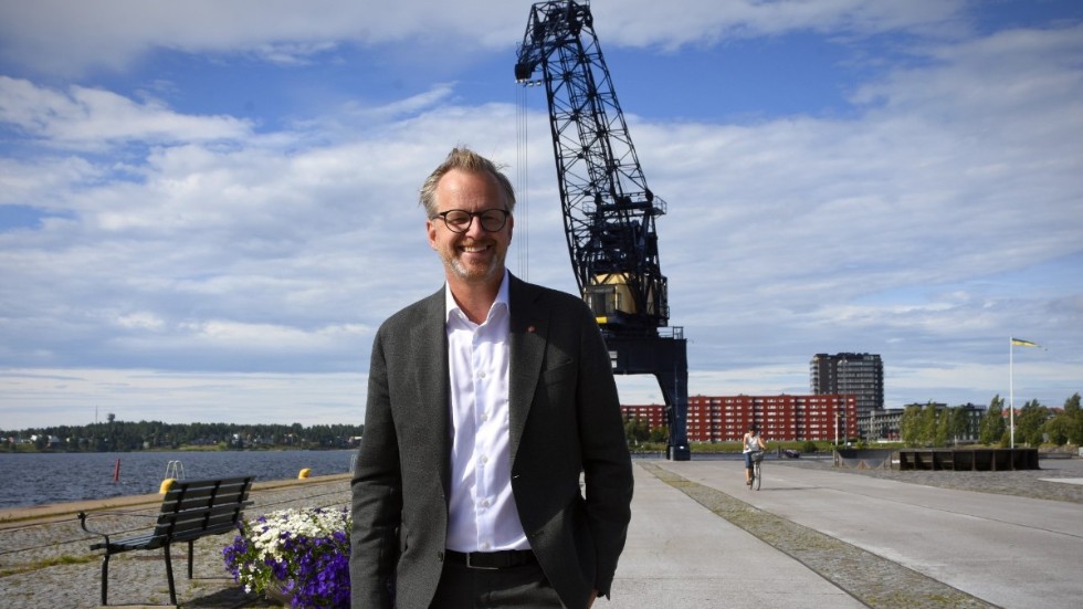 "Politiken måste orka med", sade finansminister Mikael Damberg (S) på frågan om den kommande lågkonjunkturens påverkan på de stora industrisatsningarna.  