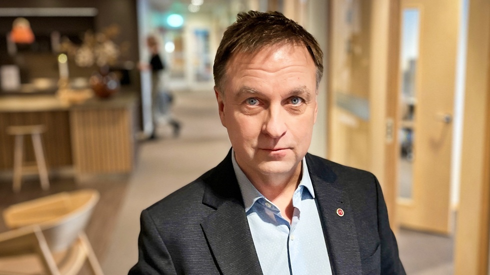 Lorents Burman, socialdemokratiskt kommunalråd i Skellefteå, välkomnar utredningens förslag om hur staten kan främja bostadsbyggande i bland annat Skellefteå. I ett pressmeddelande uttrycker han en önskan om att regeringen snart kommer till skott med att förverkliga förslagen.