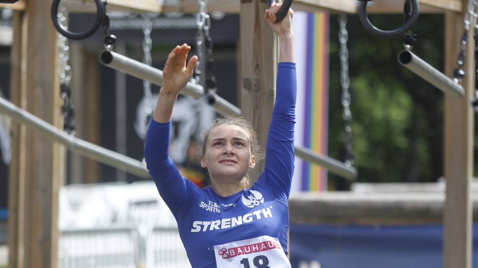 Då Eskilstuna Friidrotts Martin Bäckström stukade foten under den första tävlingsdagen var det i stället de lokala tjejerna som dominerade under Tors Trophy. På bilden Malin Dahlbäck som tog guld på 12-kilometersbanan.