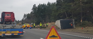 Lastbilsförare har avlidit efter svåra olyckan