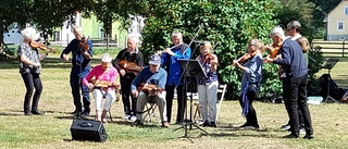 Spel och dansträff i Sanda Prästgårdspark