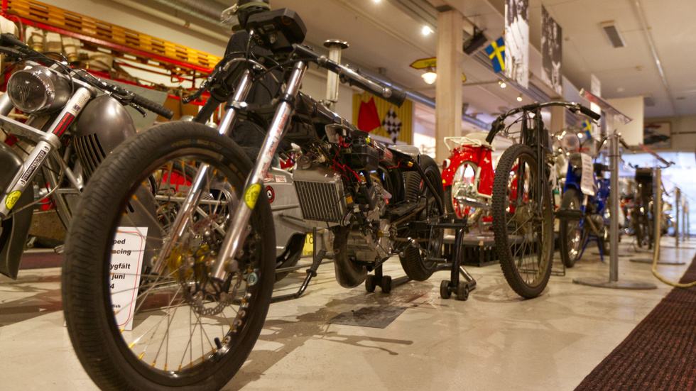 Just nu pågår på Motala Motormuseum en utställning med ovanliga mopeder. "Sådana saker som man inte ser dagligen", säger museichef Johan Rahm.