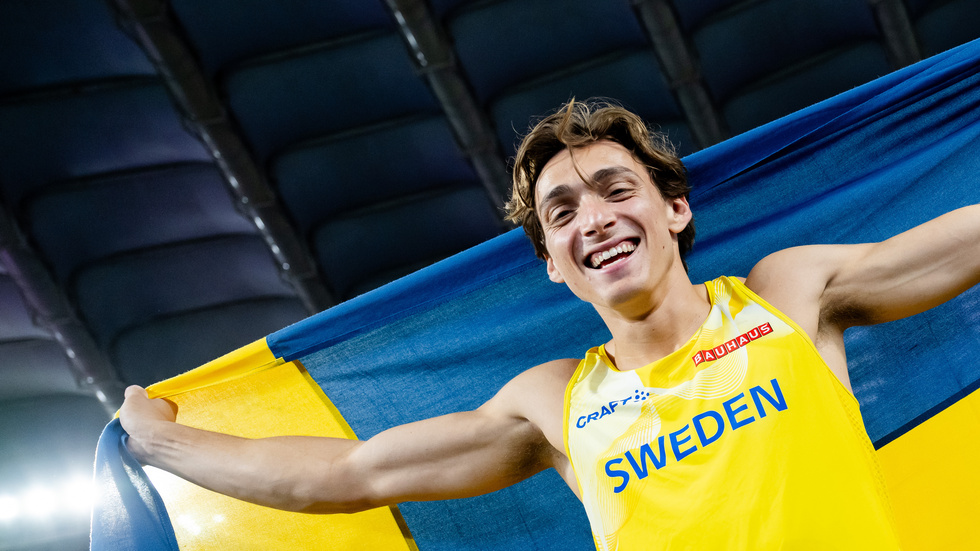 Samtidigt som stavhopparen förbereder sig inför OS i Paris, Frankrike hinner Armand Duplantis med ett inhopp i Kalle Anka.