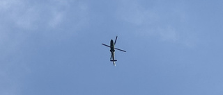 Helikopter hovrar över Norrköping