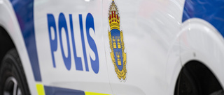 Man anhållen för mord efter larm om hjärtstopp