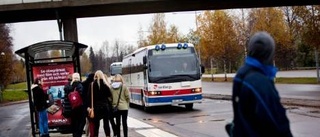 FP kräver ersättning för försenade busskort