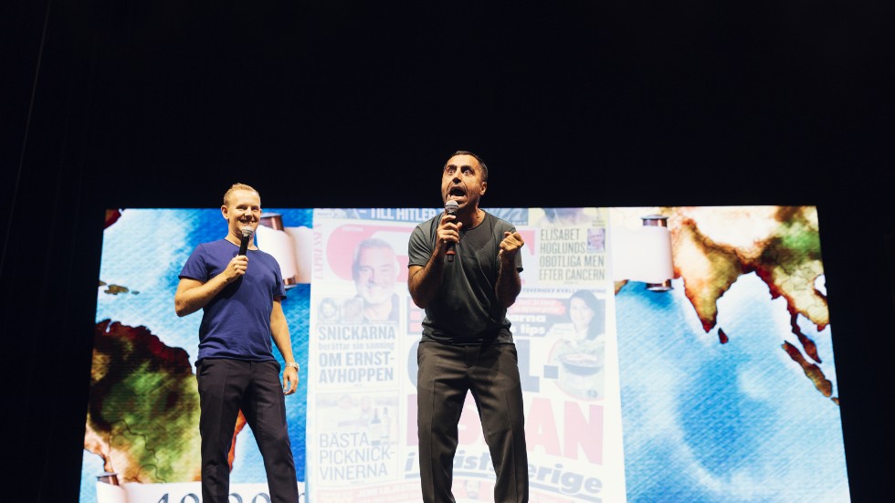 Måns Möller och Özz Nûjen fyllde Eskilstuna Teater till sista stol under två föreställningar på söndagen. 