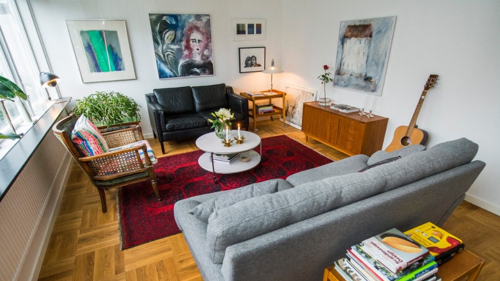 Möblera inte framför elementen, då hindras luften att cirkulera sig och sprida sig i rummet så att det blir en jämn temperatur, tipsar artikelförfattaren.