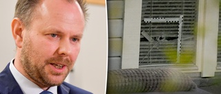 Misstänkte Fannaskytten är fortsatt förtegen i rätten • Polisens dykare sökte efter vapnet i Vattenparken