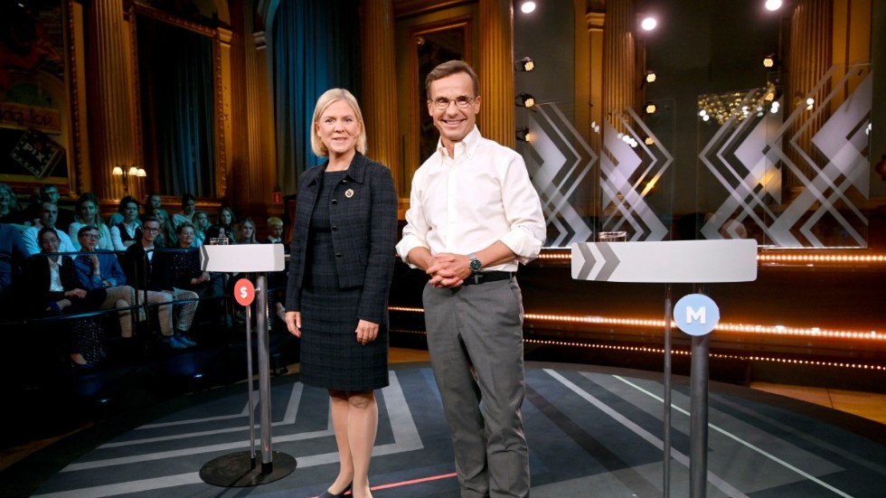 Med mindre än ett dygn kvar till vallokalerna stänger duellerar statsminister Magdalena Andersson (S) Moderaternas partiledare Ulf Kristersson.