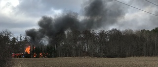 Hus i Härad totalförstört i häftig brand