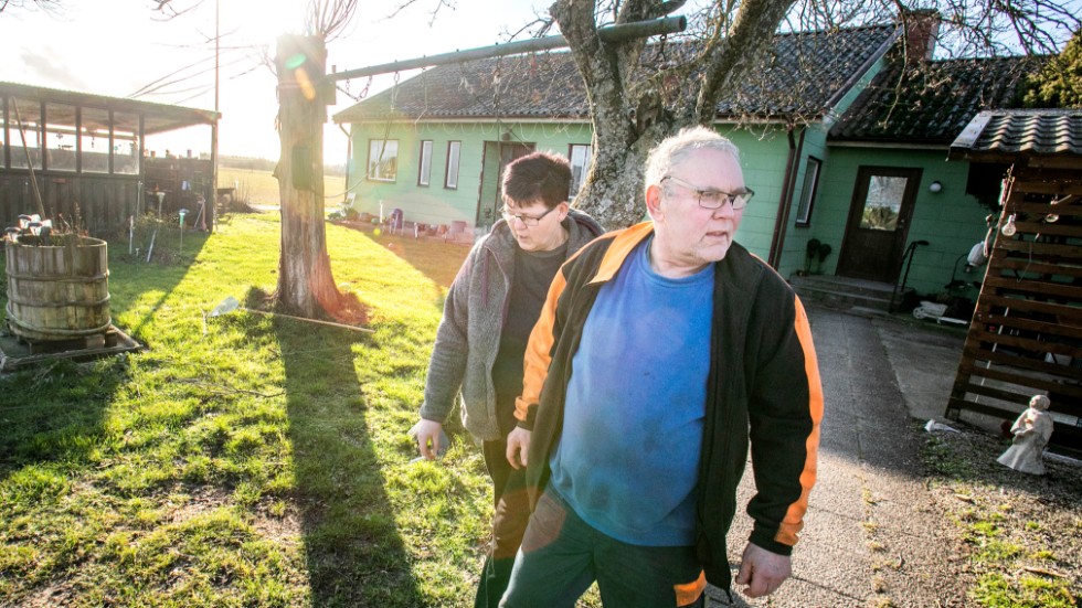 Benny har ansvarat för bokföringen och sedan har han främst varit ute i jordbruket. "Det är i regel alltid jag som är hemma på gården", säger Lena.