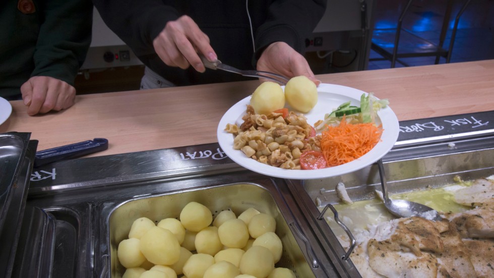Renkött kan komma att ryka från skolmåltidernas menyer i Kiruna för att spara pengar.