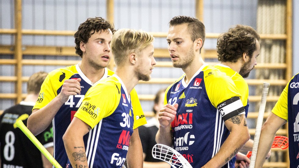 Lagkapten Jesper Eliasson (till höger).